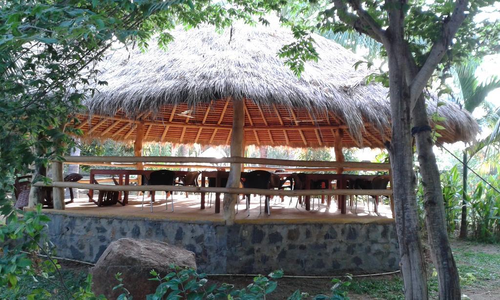The Coconut Gardens Hotel & Restaurant Tissamaharama Exterior foto